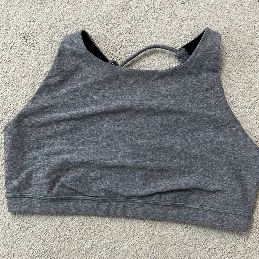 Lululemon size 6 sports bra. High neck style. Super cute